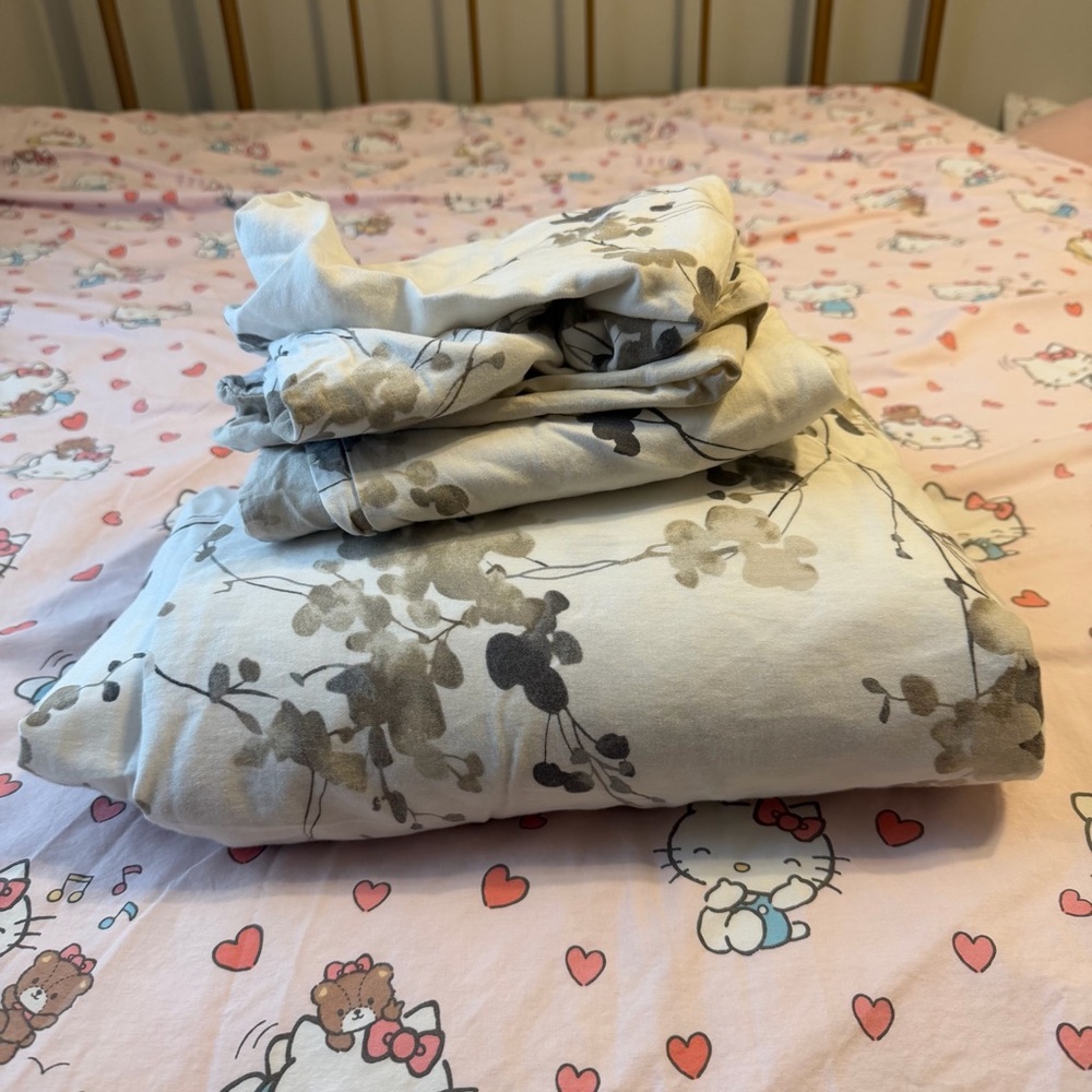 DKNY White Gray Beige Floral Fern Neutral Queen Duvet Cover Shams Reversible